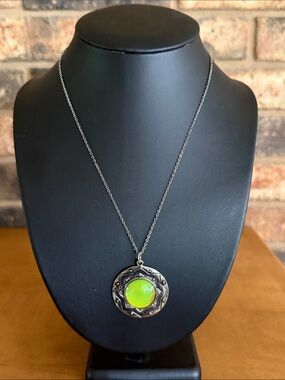 Vintage silver tone mood pendant necklace